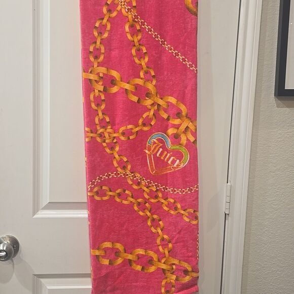 Juicy Couture Home Heart Chains Oversized Beach Towel - Picture 4 of 6